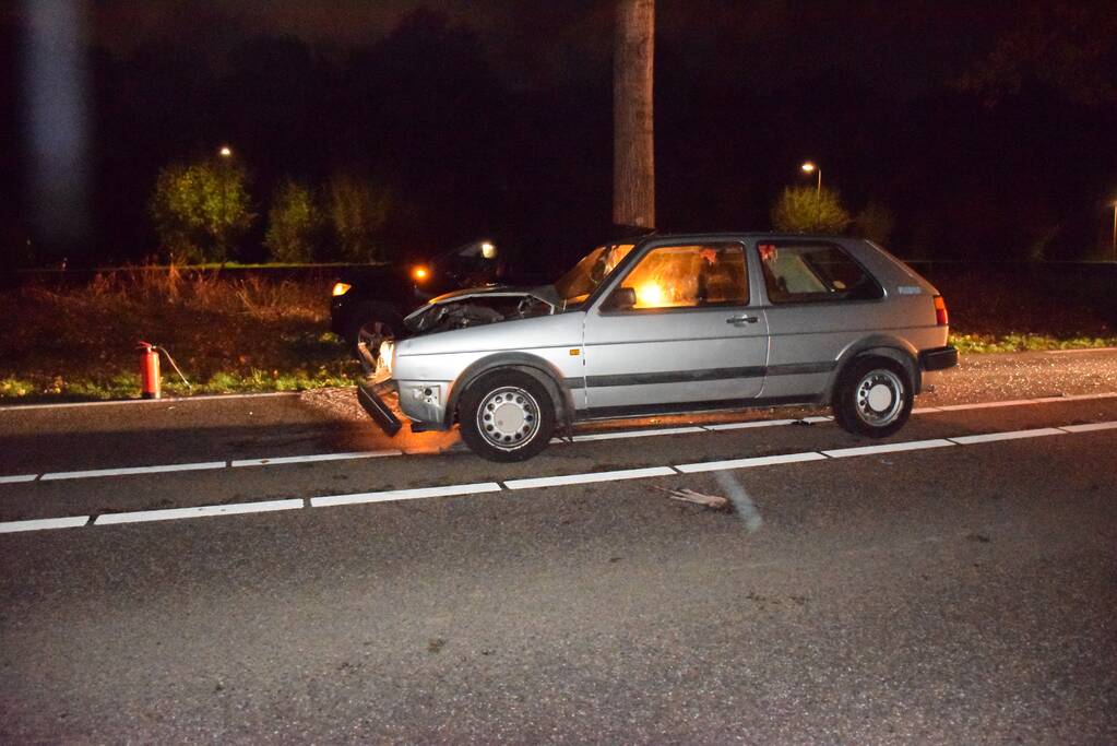 Flinke schade na botsing tussen twee auto's