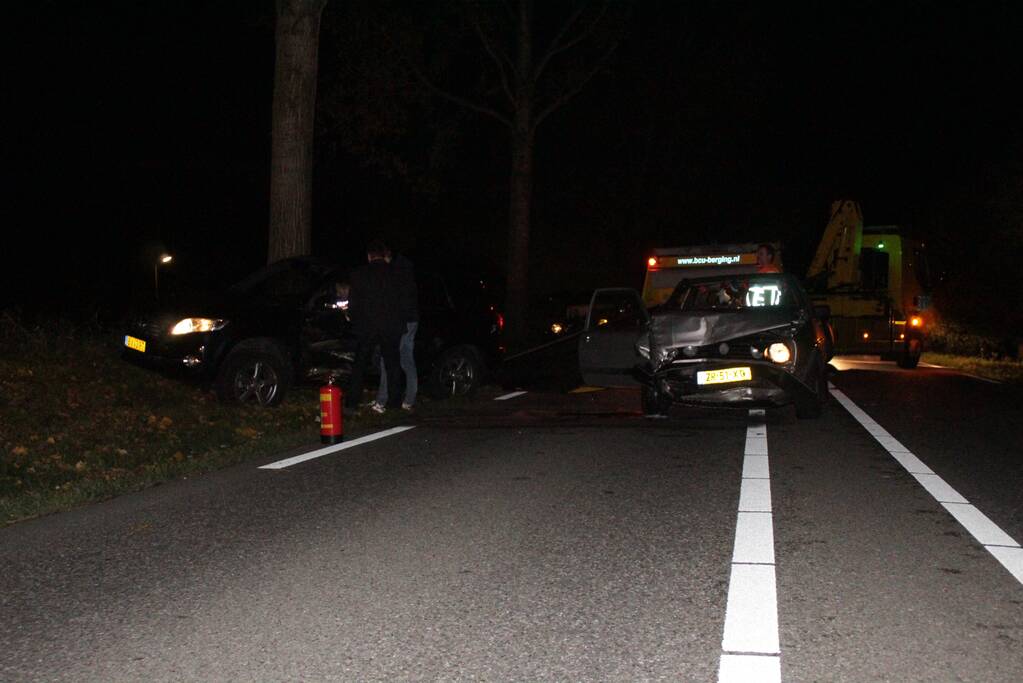 Flinke schade na botsing tussen twee auto's
