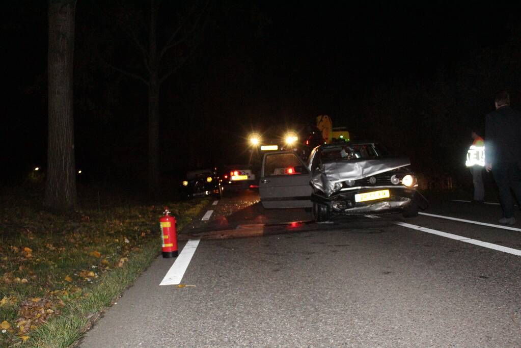 Flinke schade na botsing tussen twee auto's