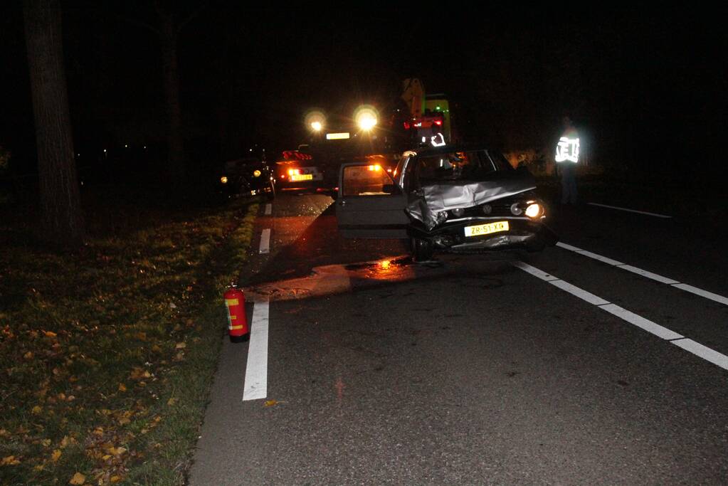 Flinke schade na botsing tussen twee auto's