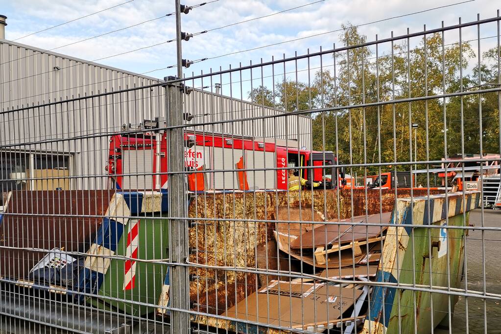 Pand vol rook na brand bij Boels verhuur