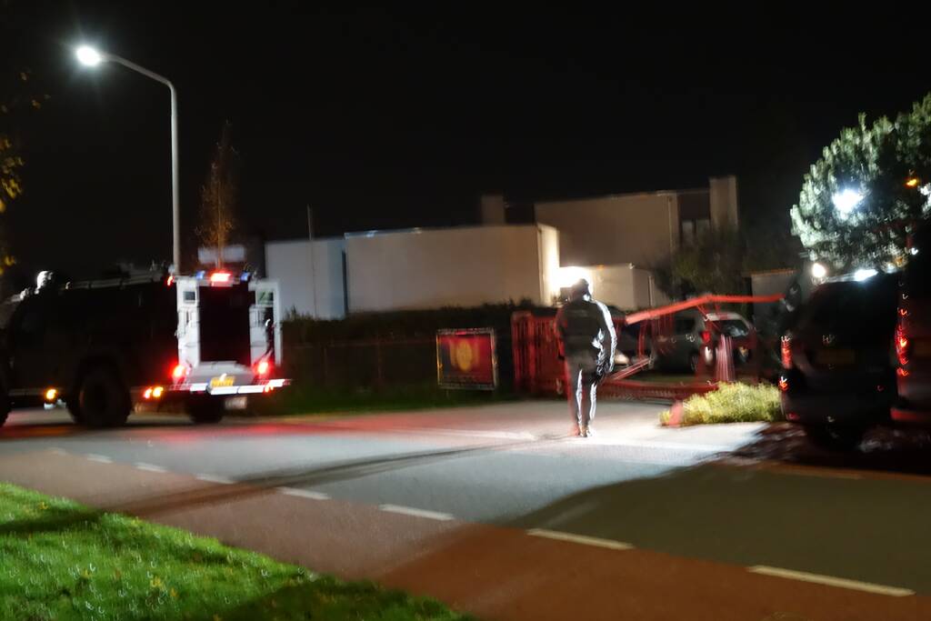 Arrestatieteam valt met zwaar geschut bedrijfspand binnen
