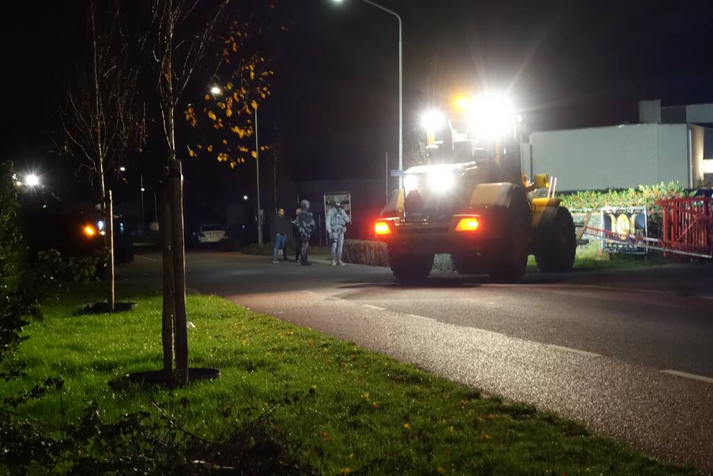 Arrestatieteam valt met zwaar geschut bedrijfspand binnen