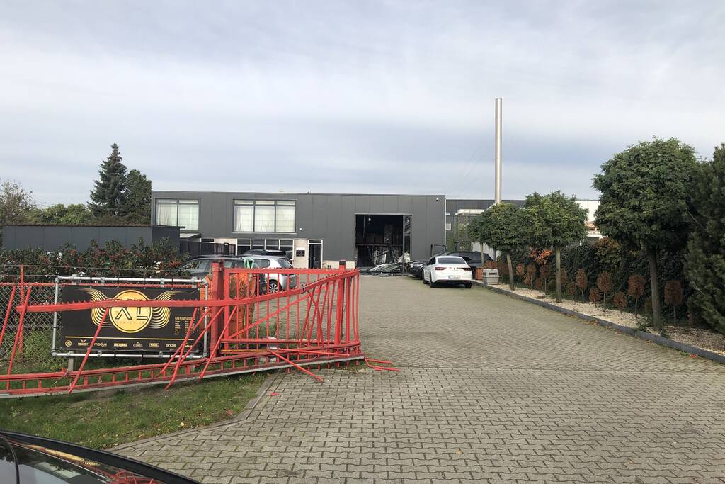 Arrestatieteam valt met zwaar geschut bedrijfspand binnen