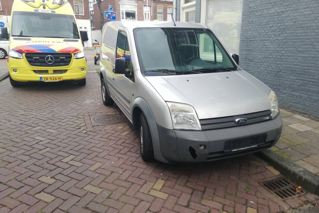 Automobilist ziet scooterrijder over het hoofd