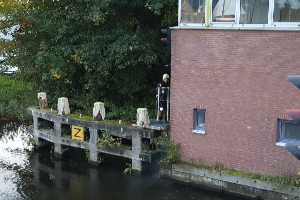 Brandweer blust aangestoken brandje in brugwachtershuisje