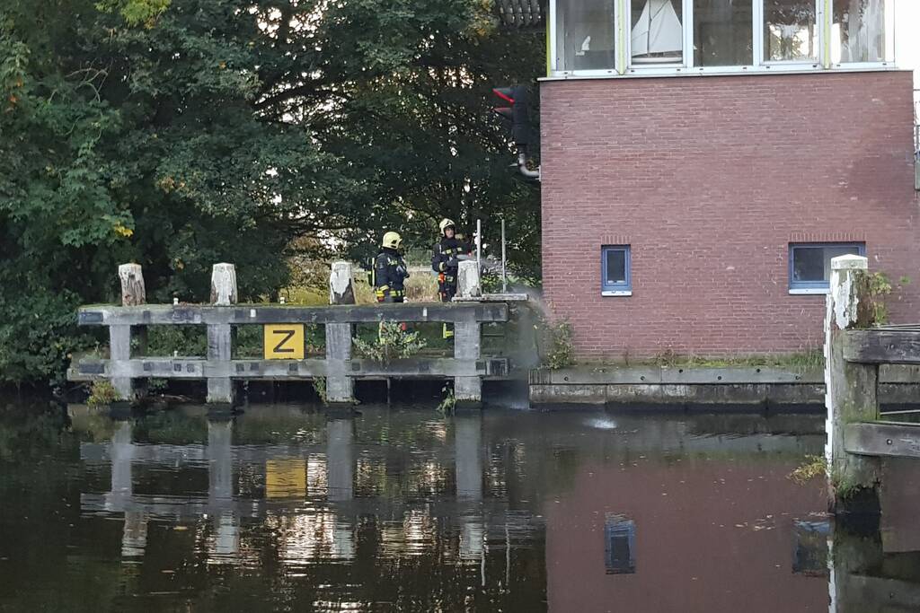 Brandweer blust aangestoken brandje in brugwachtershuisje