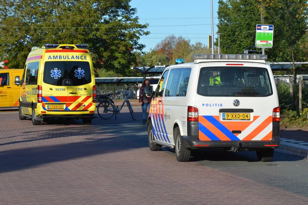 Fietser gewond na botsing met auto