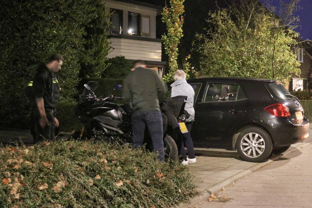 Automobiliste botst op motorrijder