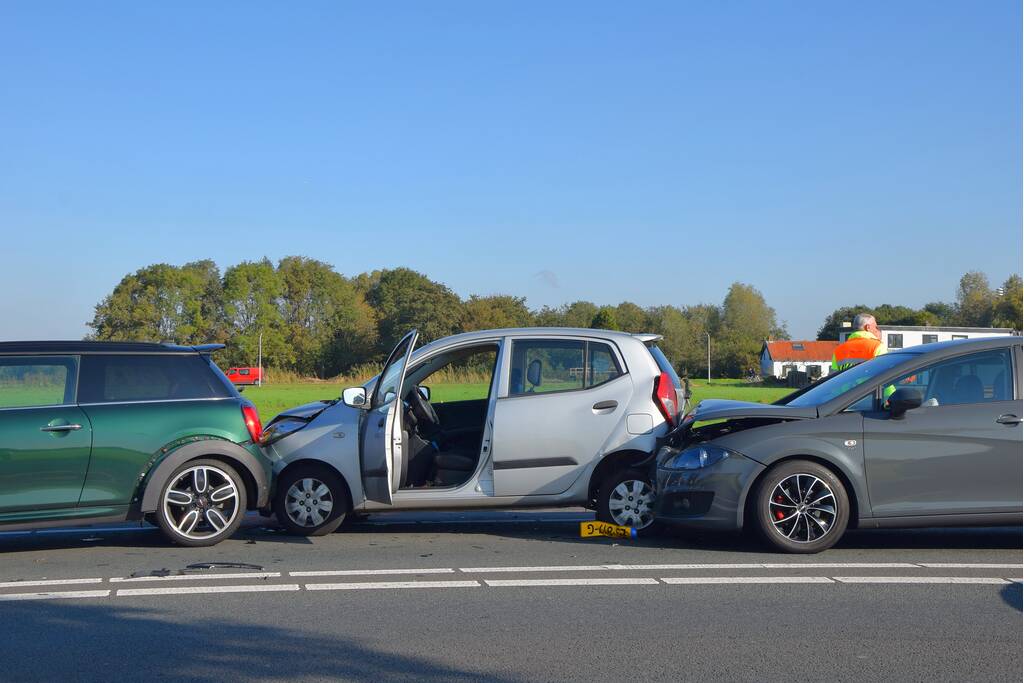 Meerdere auto's beschadigd bij kettingbotsing