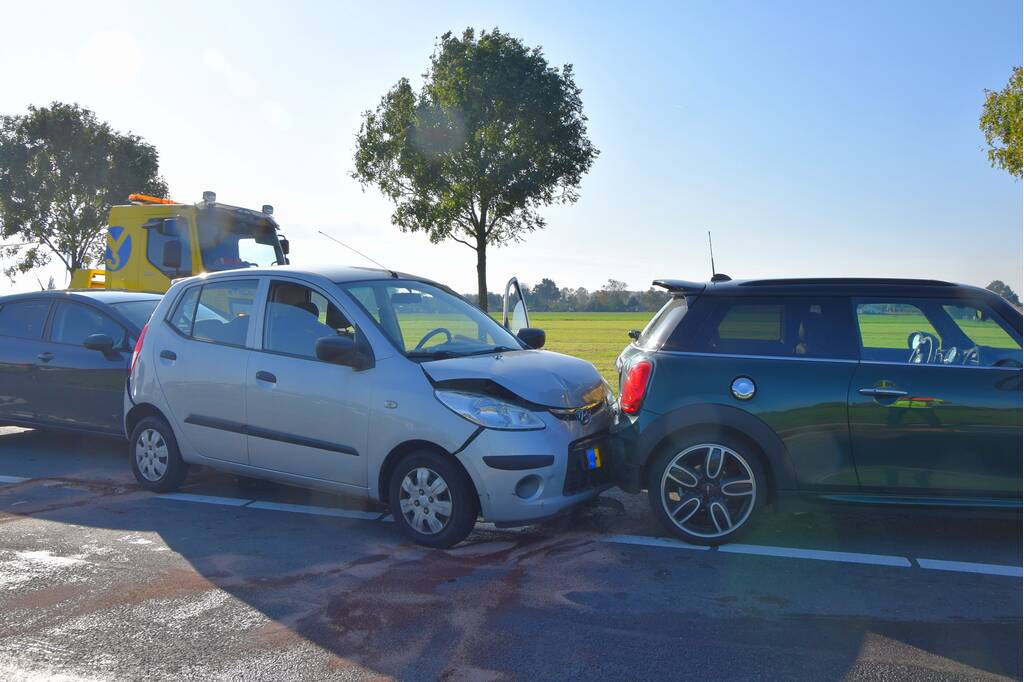 Meerdere auto's beschadigd bij kettingbotsing