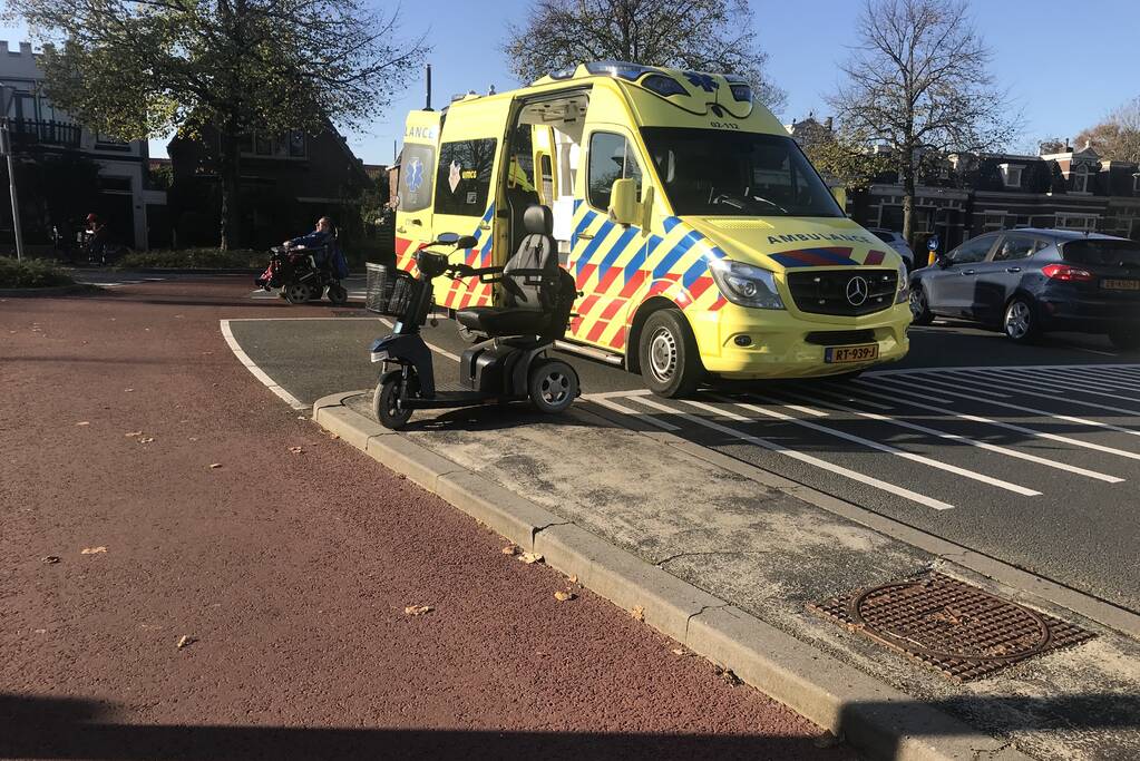 Bestuurder scootmobiel gewond na aanrijding