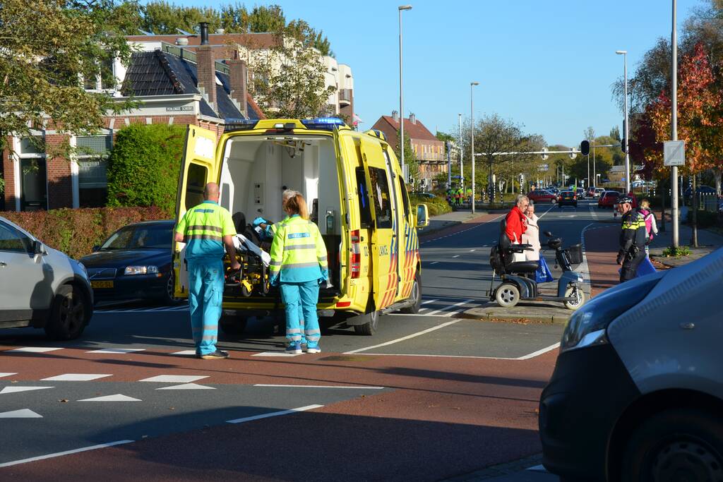 Bestuurder scootmobiel gewond na aanrijding