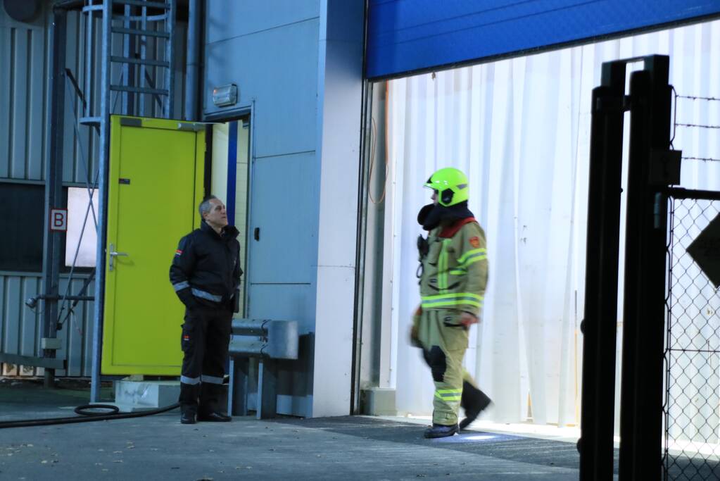 Brand in bedrijf snel onder controle