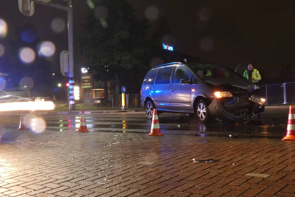Flinke schade na aanrijding op kruising