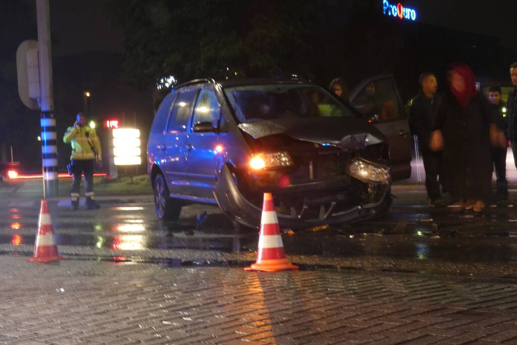 Flinke schade na aanrijding op kruising