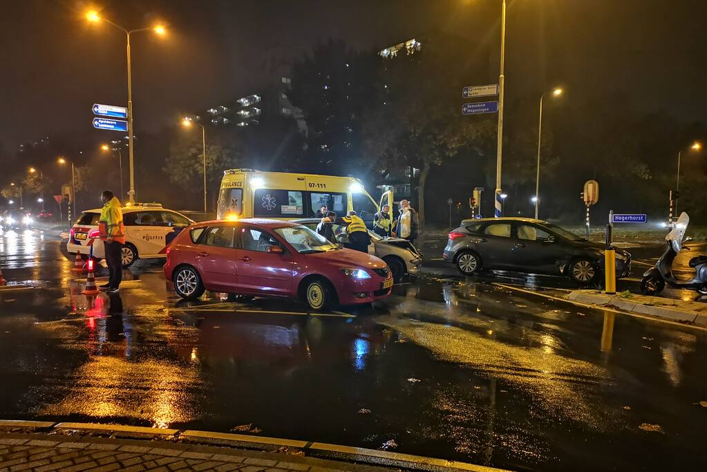 Gewonde en flinke schade na botsing