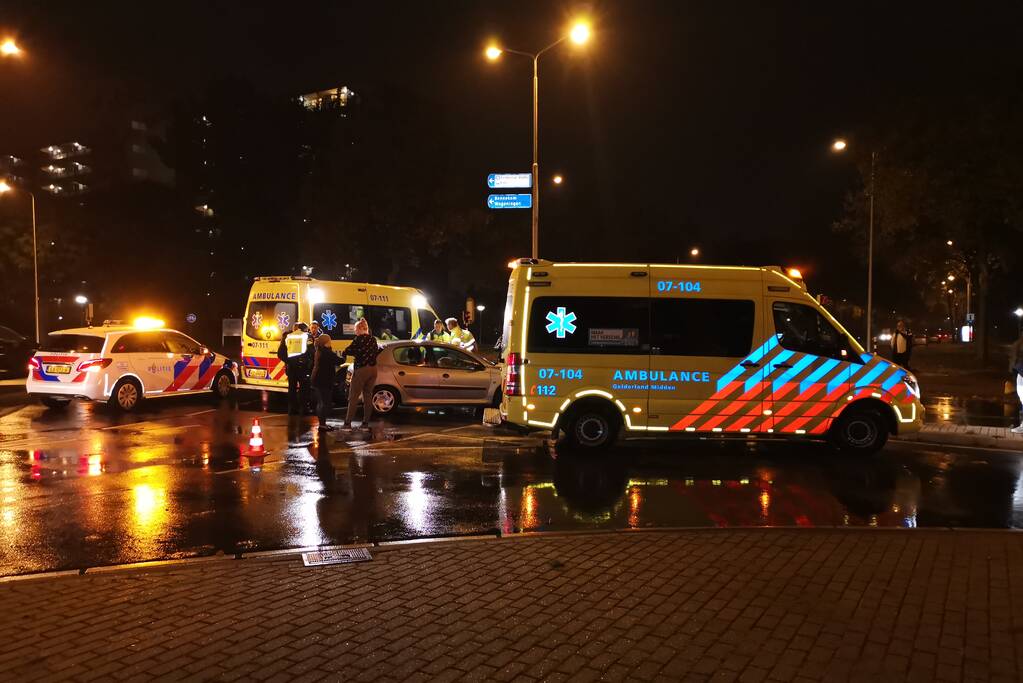 Gewonde en flinke schade na botsing