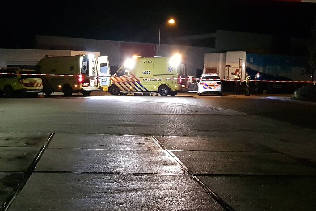 Automobilist in hals gestoken na aanrijding, dader gevlucht