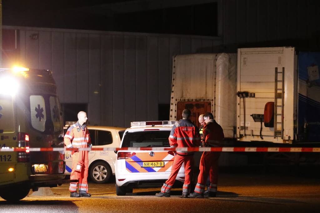 Automobilist in hals gestoken na aanrijding, dader gevlucht