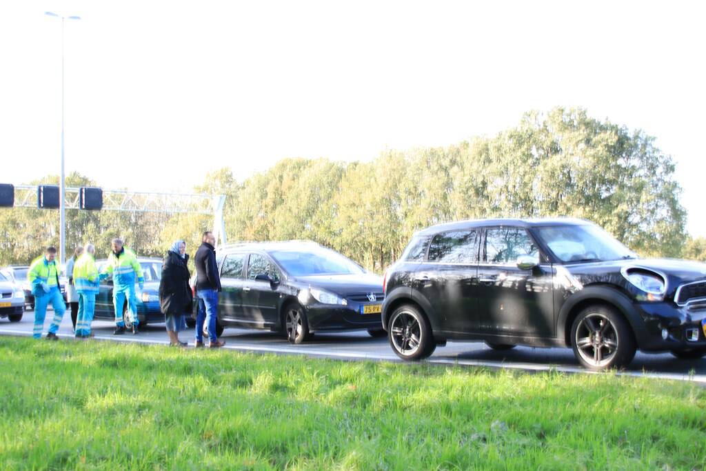 Vijf auto's betrokken bij kop-staart aanrijding