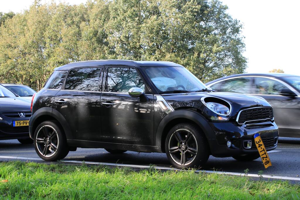 Vijf auto's betrokken bij kop-staart aanrijding