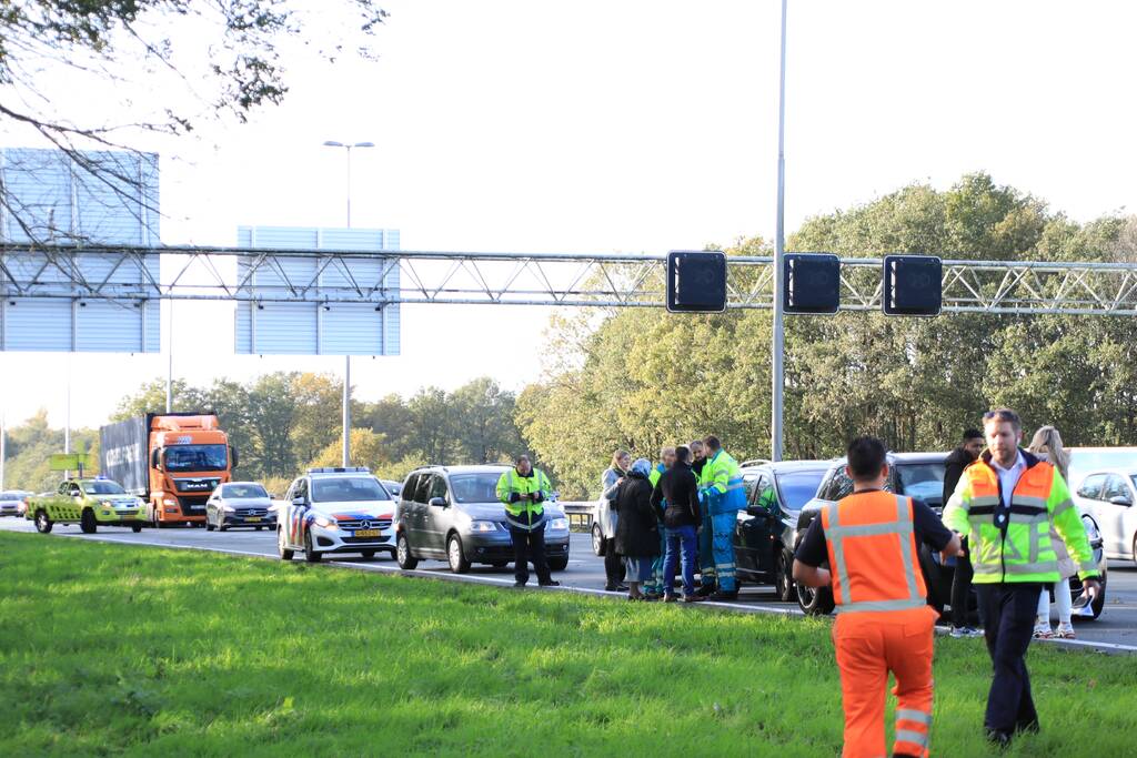 Vijf auto's betrokken bij kop-staart aanrijding