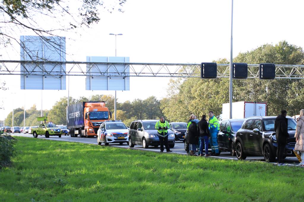 Vijf auto's betrokken bij kop-staart aanrijding