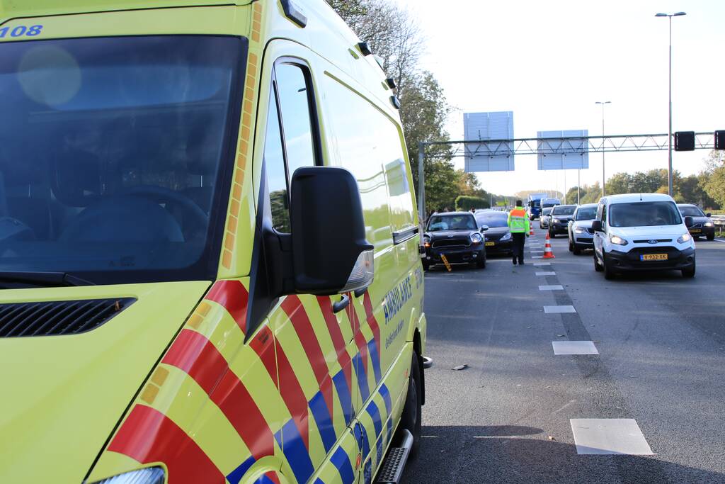 Vijf auto's betrokken bij kop-staart aanrijding