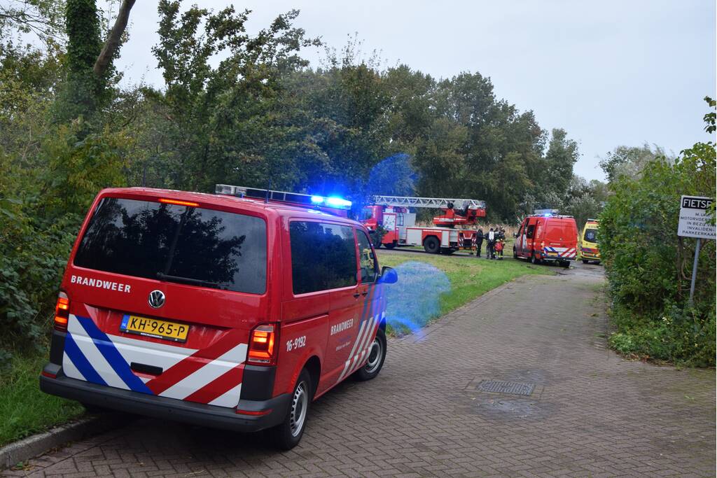 Vissers vinden scooter in sloot