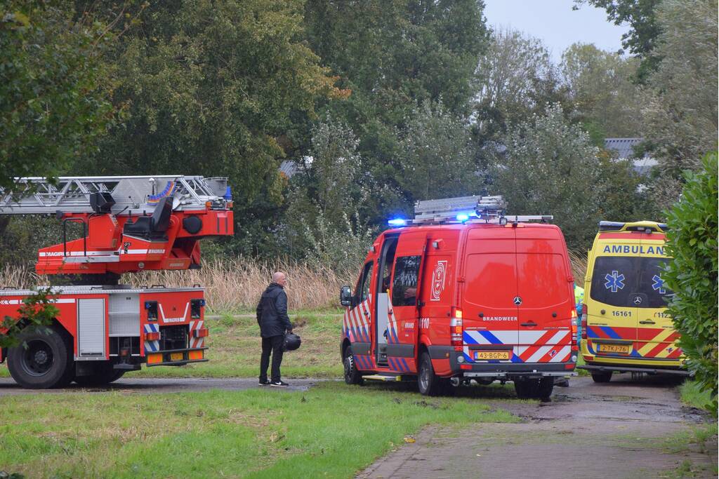 Vissers vinden scooter in sloot