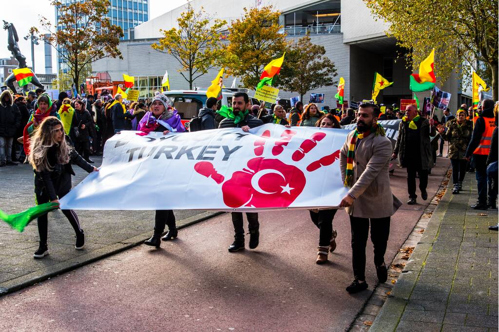 Acht aanhoudingen bij demonstratie van Koerden
