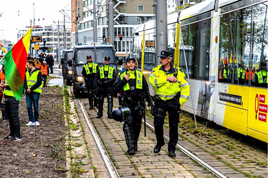 Acht aanhoudingen bij demonstratie van Koerden