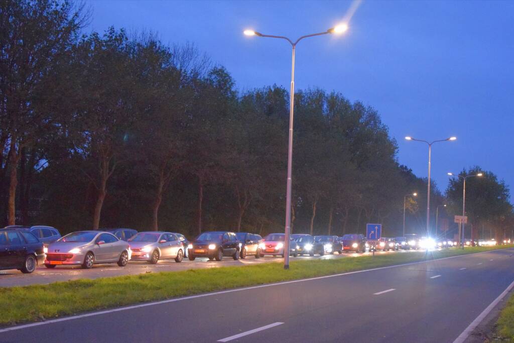 Flinke schade en verkeersgaos na botsing op kruising