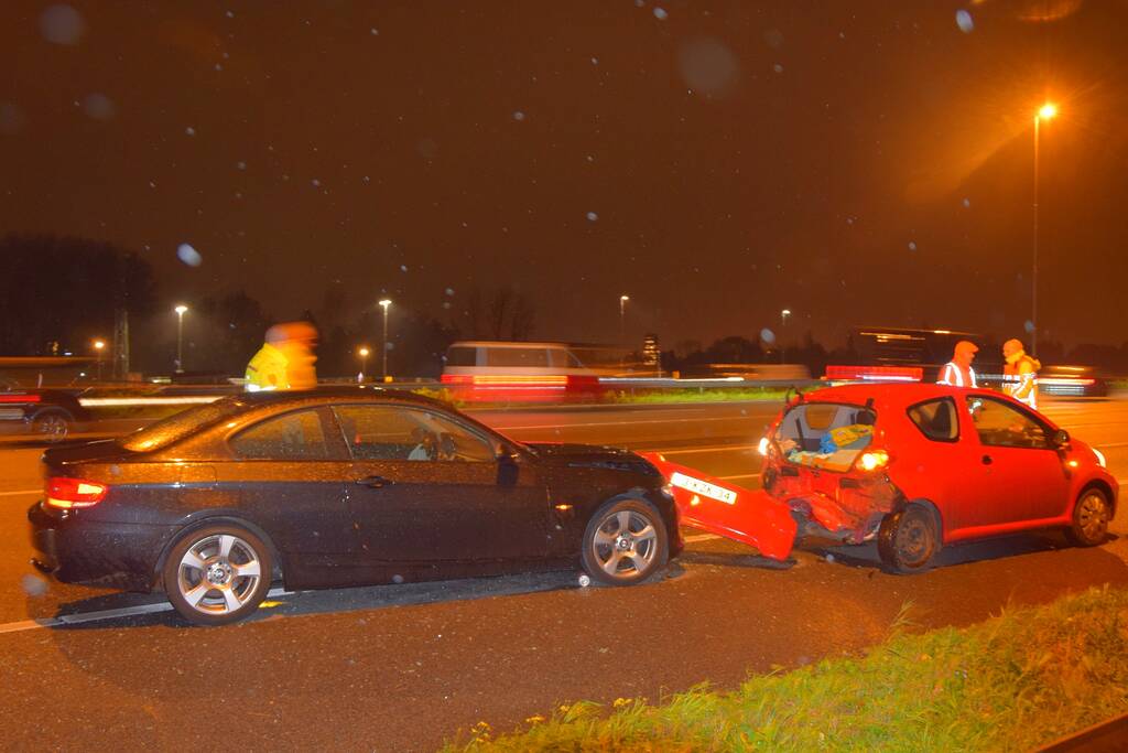 Flinke schade bij kop-staart aanrijding op snelweg