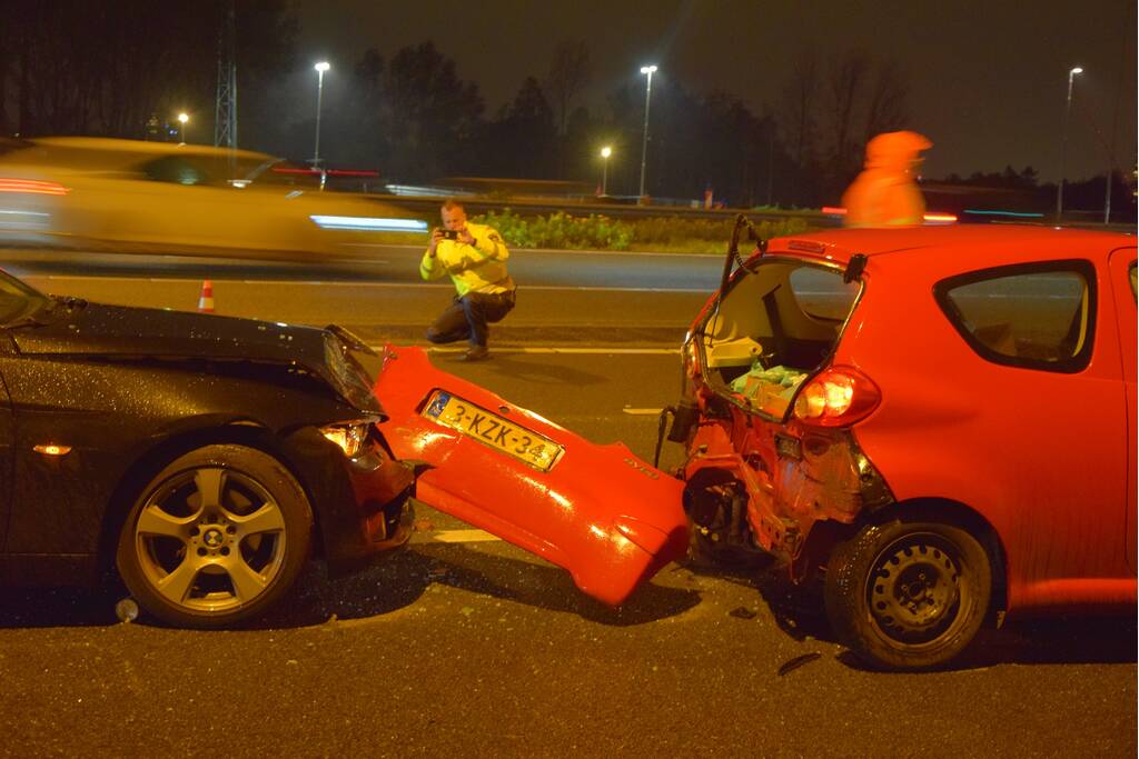 Flinke schade bij kop-staart aanrijding op snelweg