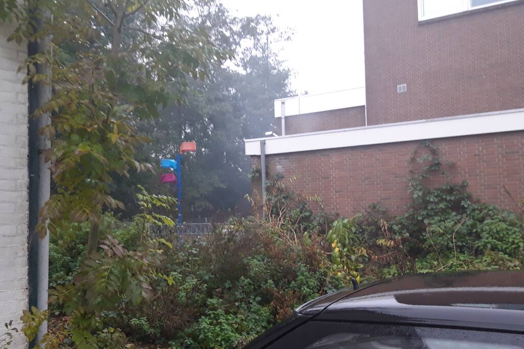 Brandje onder overkapping snel geblust