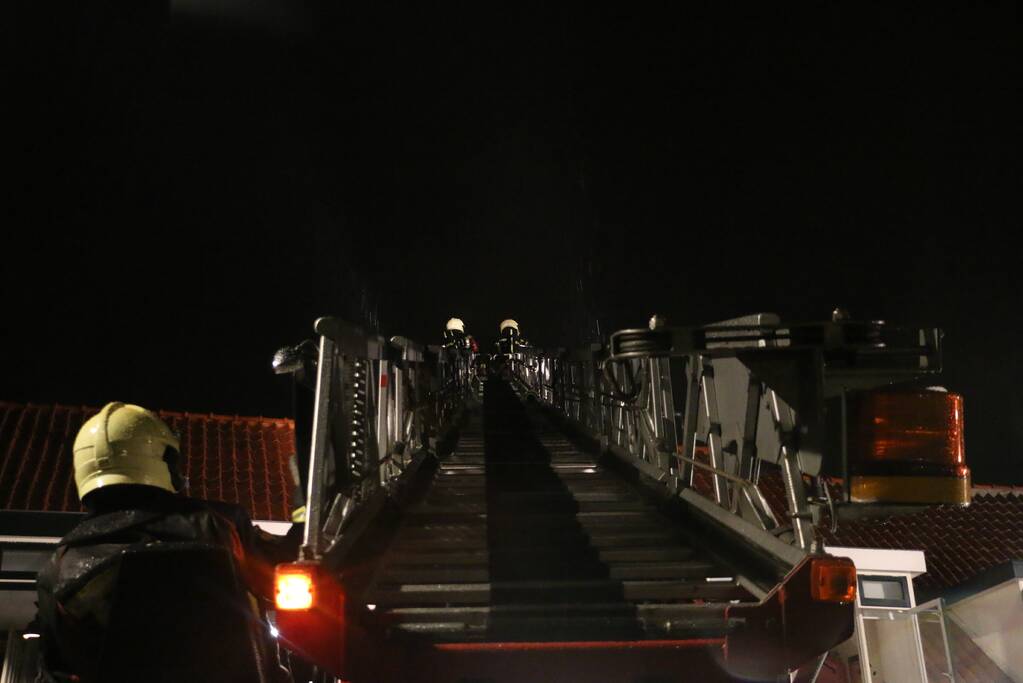 Fikse rookontwikkeling bij schoorsteenbrand