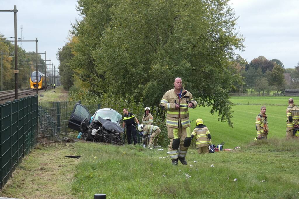 Trein botst op auto bij spoorwegovergang