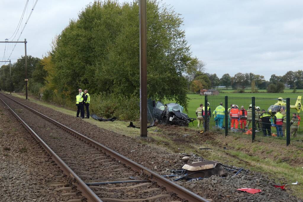 Trein botst op auto bij spoorwegovergang