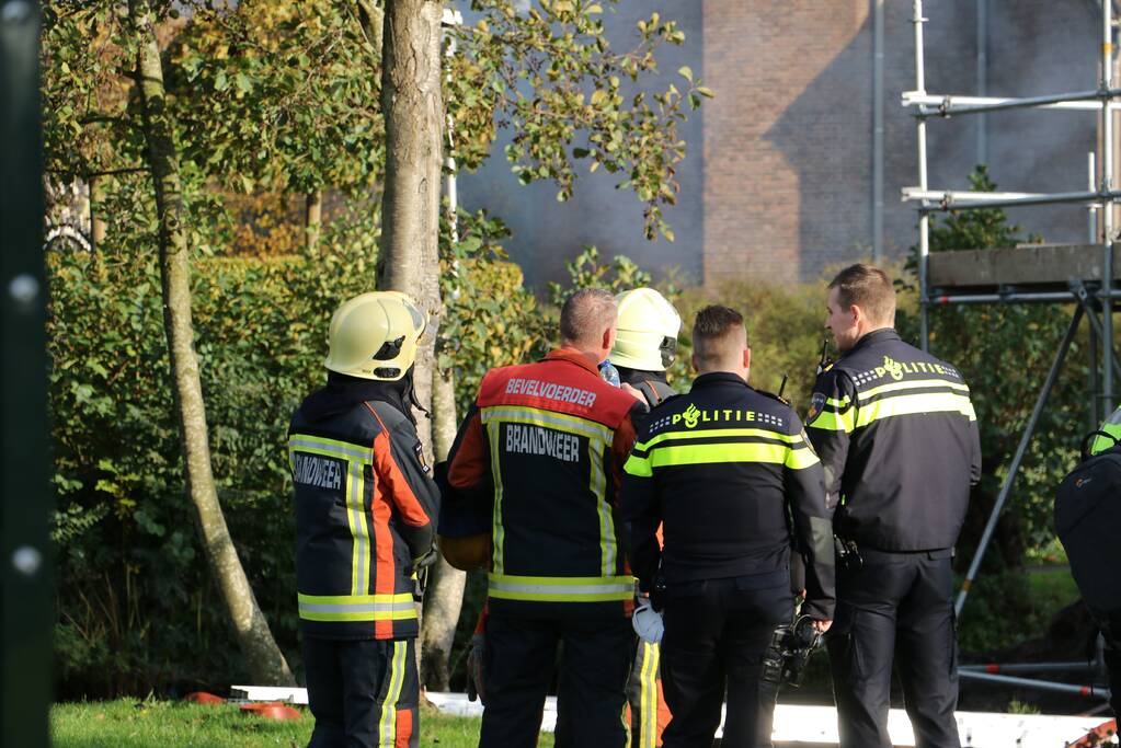 Dak van kerk vat vlam bij werkzaamheden