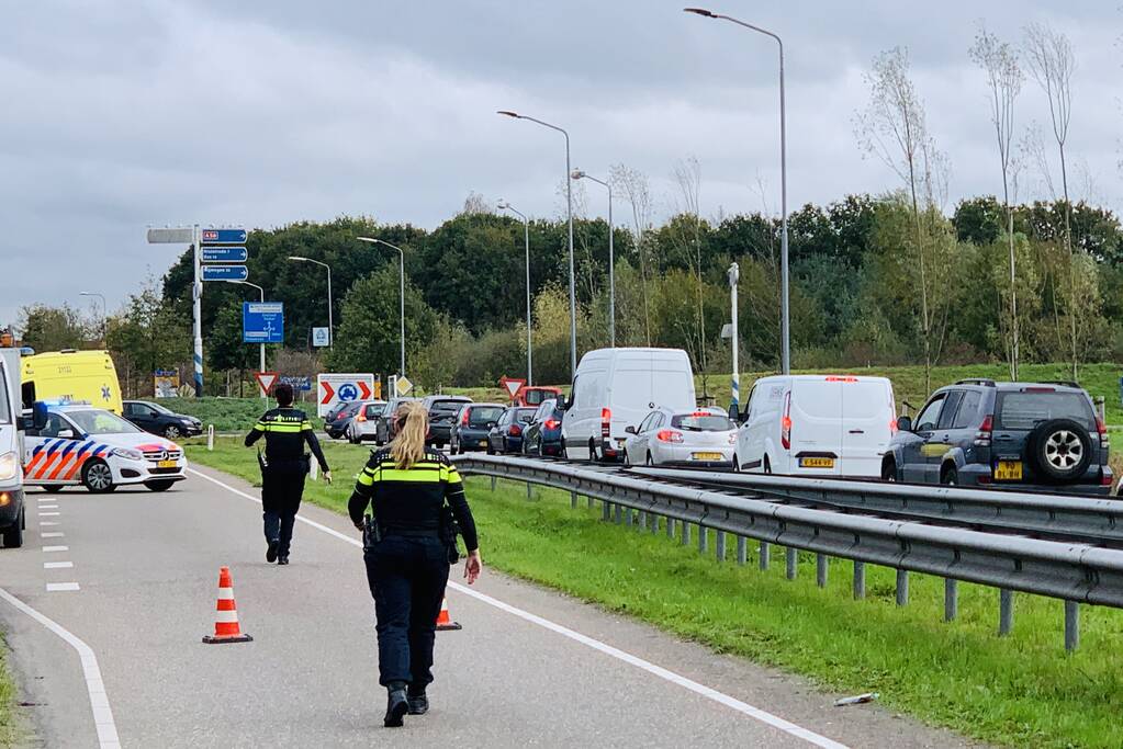 Auto vliegt in brand tijdens rijden