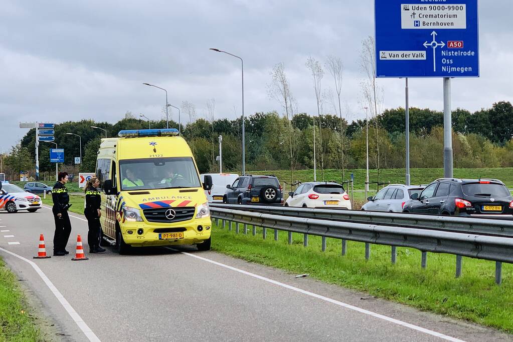 Auto vliegt in brand tijdens rijden