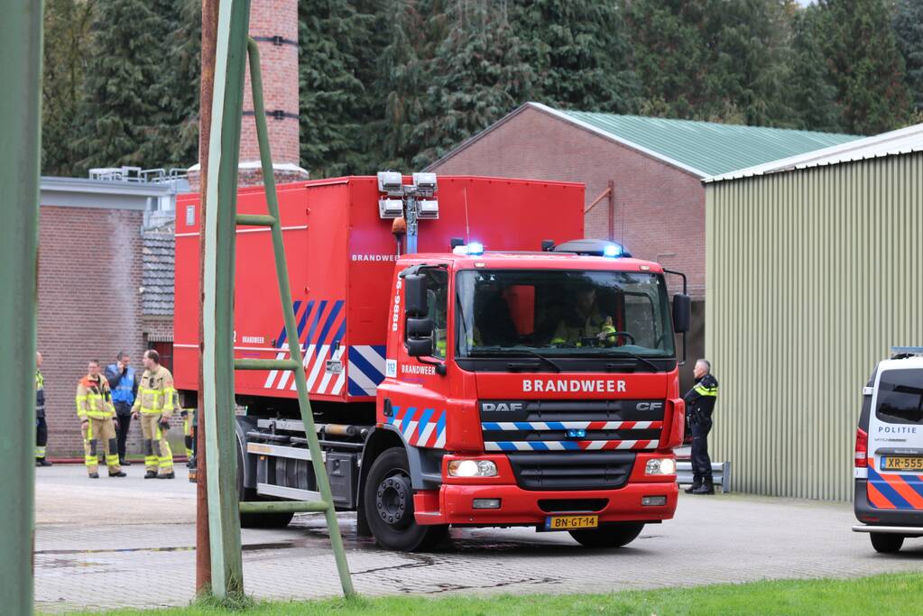 Veel rook bij flinke brand in houtbedrijf