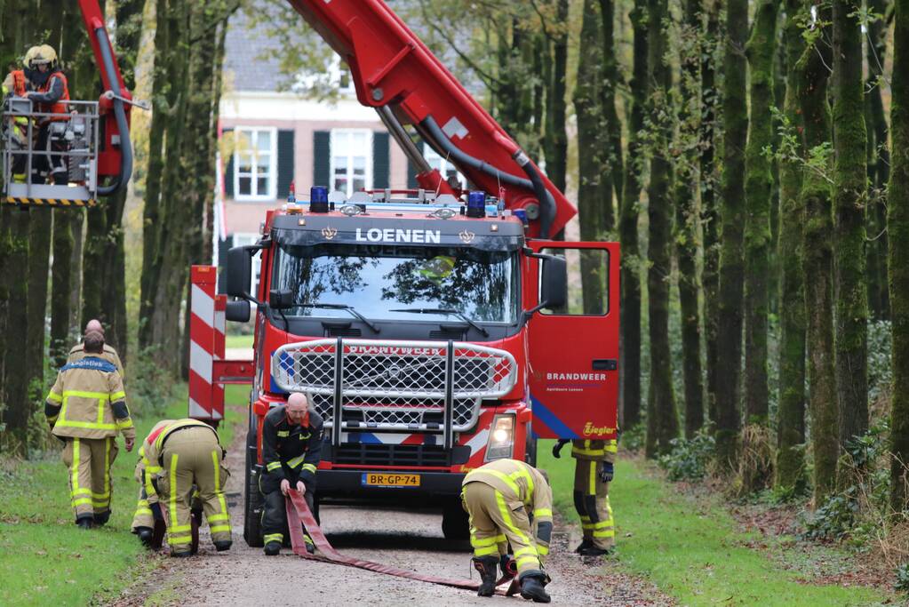 Veel rook bij flinke brand in houtbedrijf