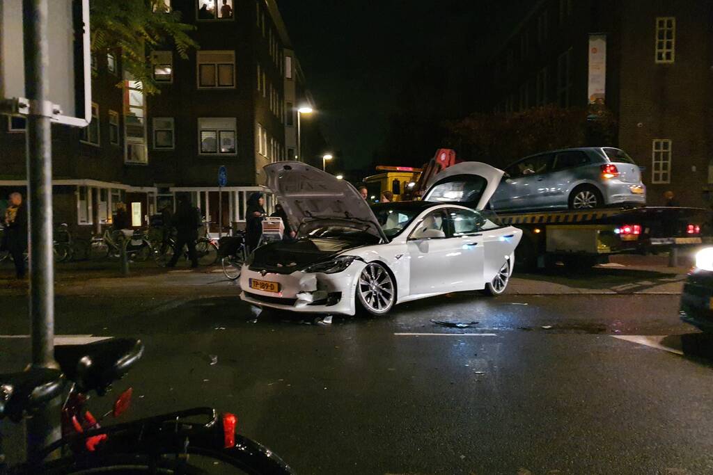 Tesla total-loss na aanrijding