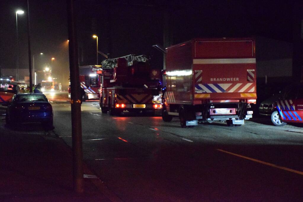 Flinke rookontwikkeling bij zeer grote brand in veevoederfabriek