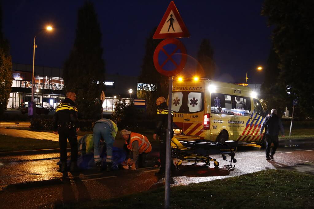 Overstekende fietser aangereden op rotonde