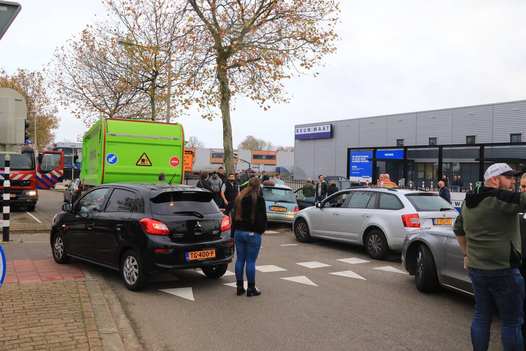 Automobilist gewond na crash tegen stoplicht