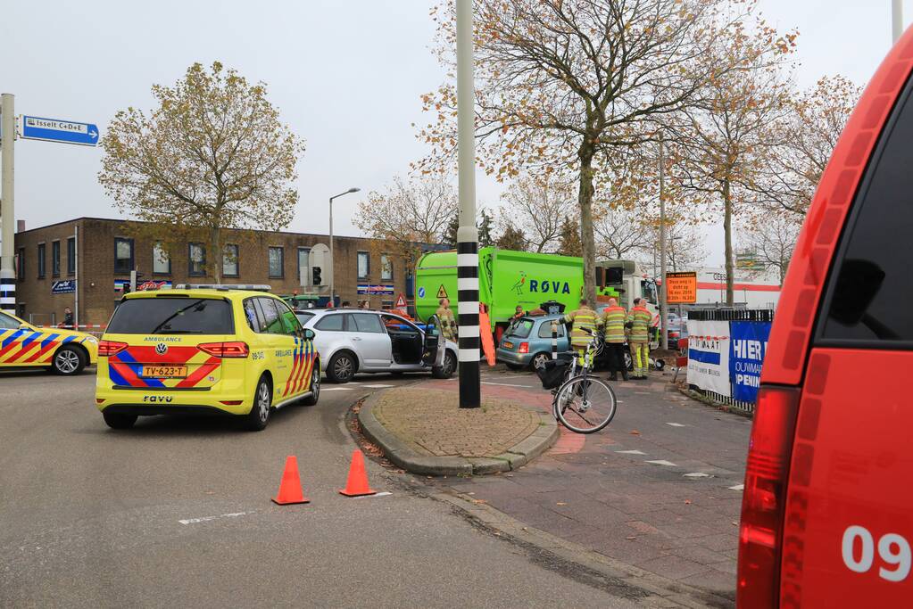 Automobilist gewond na crash tegen stoplicht